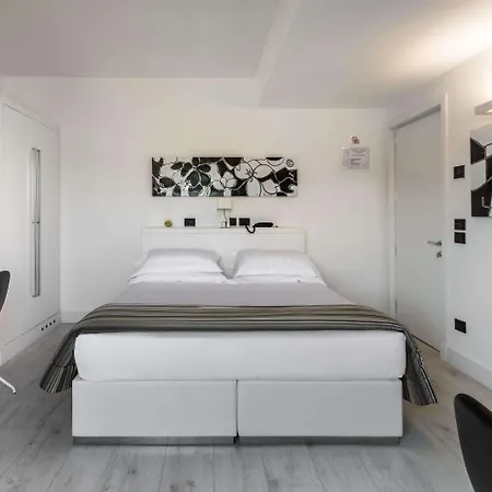 Lhp River & מלון