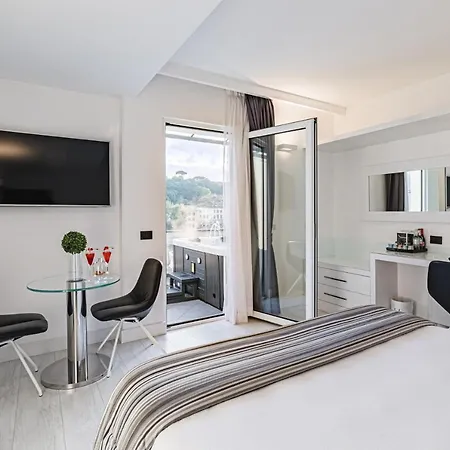 Hotel Lhp River &